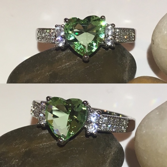 2ct Heart Cut Peridot Gemstone 925 Silver Ring - Picture 3 of 4